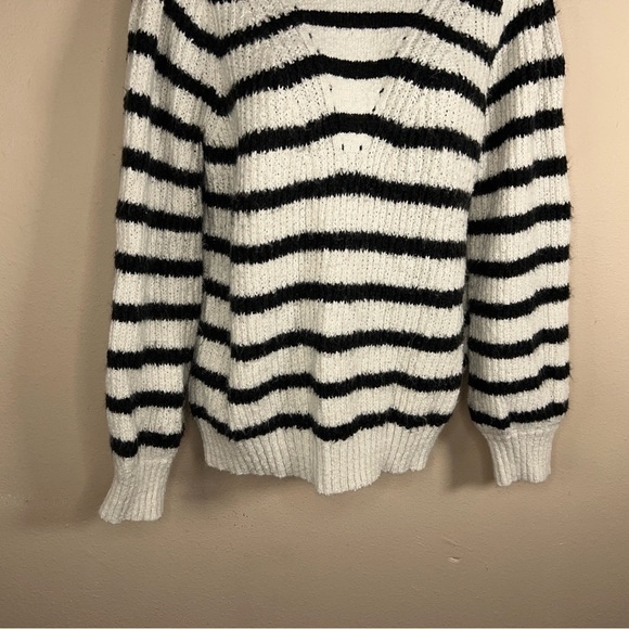 XL MAURICES BLACK WHITE STRIPED SWEATER LONG SLEEVE ROUND NECKLINE KNIT - Picture 5 of 12